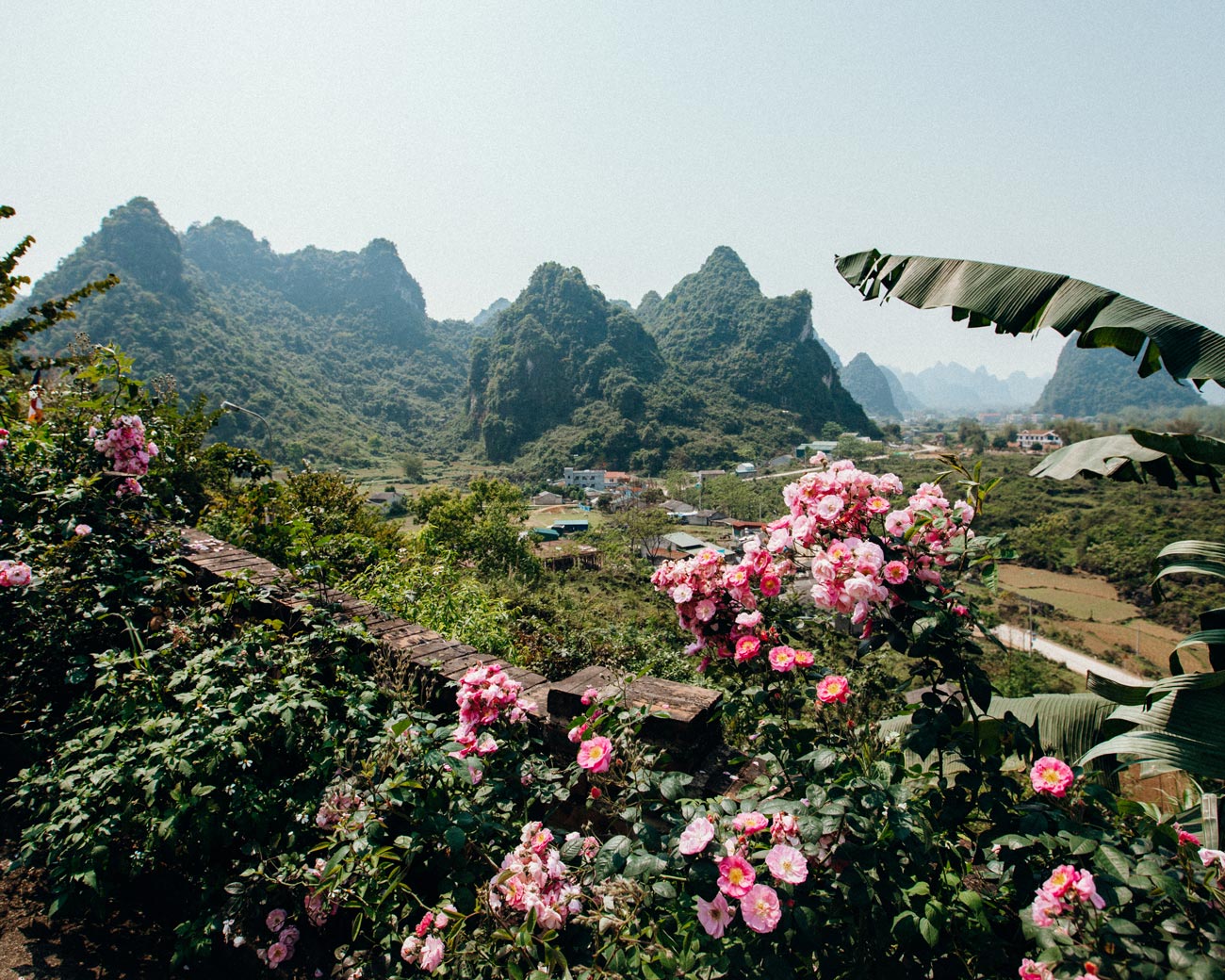 Truc-Lam-Phat-Tich-Pagoda-Pass-vietnam-10-days