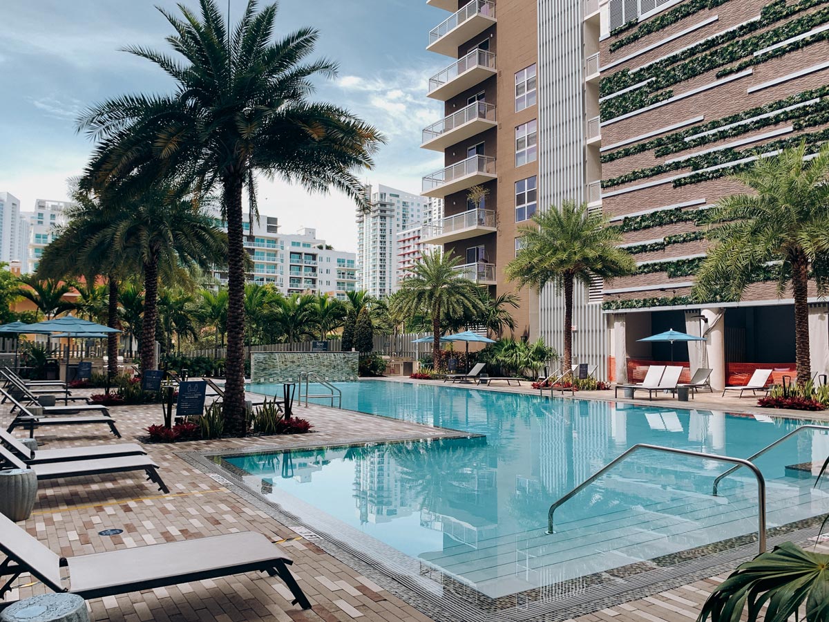 miami-residential-building-outdoor-pool